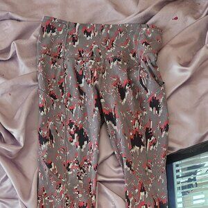 Capri length lululemon EUC pockets on side. Size 4